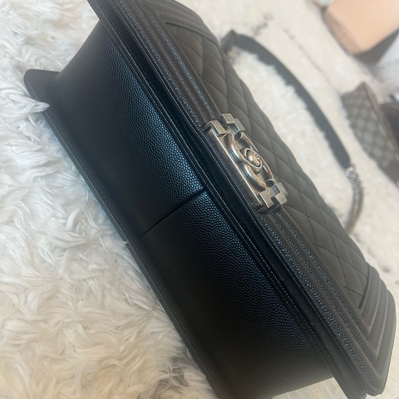 🛑 SOLD 🛑 Chanel Boy Old Medium Like New - Picture 3 of 10